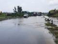 मुसळधार पावसामुळे नाशिक-पुणे महामार्गावर पाणीच पाणी - Marathi News | Water on Nashik Pune highway due to heavy rain | Latest nashik News at Lokmat.com