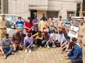 उड्डाणपुलावर 'बर्थ डे' सेलिब्रेट करणं पडलं महागात, २१ जणांना अटक अन् ८ लग्जरी कारही जप्त; नेमकं काय घडलं पाहा... - Marathi News | celebrating birthday party on flyover near delhi 21 accused arrested | Latest crime News at Lokmat.com