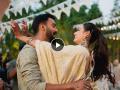 Video: नववधू अथियासोबत रोमँटिक झाला केएल राहुल; कॅमेरासमोर केलं Kiss - Marathi News | Video KL Rahul gets romantic with bride Athiya Kissed in front of the camera | Latest cricket News at Lokmat.com