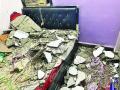 सीवूडमध्ये स्लॅबचे प्लॅस्टर कोसळले - Marathi News | The plaster of the slabs collapsed in the seaweed | Latest navi-mumbai News at Lokmat.com