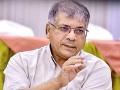 'अनिल देशमुखांनी कोणाला तरी वाचवण्यासाठी स्वतःचा बळी देऊ नये' - Marathi News | prakash ambedkar comment on anil deshmukh case and devendra fadnavis | Latest nagpur News at Lokmat.com