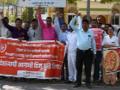 राज्य सरकारी कर्मचाऱ्यांची निदर्शने - Marathi News | Demonstrations of state government employees | Latest dhule News at Lokmat.com