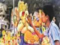 गणेशोत्सव जवळ आल्याने पेणमध्ये मूर्तिकारांची लगबग - Marathi News | Due to the arrival of Ganeshotsav, the sculptor's time in the pen | Latest raigad News at Lokmat.com