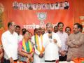 पुण्याच्या शिरूर भागातील राष्ट्रवादी कॉंग्रेसच्या माजी आमदारांच्या कुटुंबीयांचा भाजपमध्ये प्रवेश - Marathi News | Families of former NCP MLAs from Pune's Shirur area join BJP | Latest pune News at Lokmat.com