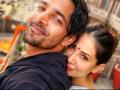 हम को हमीं से चुरा लो...! किम शर्माला सोसवेना क्षणाचाही दुरावा...!! - Marathi News | kim sharma spotted kissing harshvardhan rane at the airport | Latest filmy News at Lokmat.com