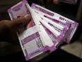 दोन हजारांच्या बनावट नोटा घेऊन गेला बँकेत अन् फसला - Marathi News | Police arrested a person who went to deposit a fake note of Rs 2000 in the bank | Latest mumbai News at Lokmat.com