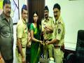 नौपाडा पोलिसांमुळे मिळाले दागिने - Marathi News | The jewelry received by the Naupada police | Latest thane News at Lokmat.com