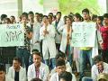 एनएमसीच्या विरोधात डॉक्टरांचे ‘काम बंद’ - Marathi News | Doctors 'stop working' against NMC | Latest national News at Lokmat.com