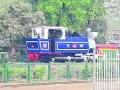 नेरळ स्थानकात मिनीट्रेनच्या इंजिनाला नवा साज - Marathi News | Mintrain engine new in Naval station | Latest raigad News at Lokmat.com