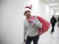 ...अन् आजारी मुलांसाठी बराक ओबामा झाले सांताक्लॉज - Marathi News | Former Us President Obama dressed like santa claus Delights ill Kids With Christmas Gifts | Latest international News at Lokmat.com