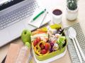 ऑफिसमध्ये एनर्जेटिक राहायचंय, मग 'हे' 5 पदार्थ नक्की खा ! - Marathi News | Eat these 5 healthy snacks in office for keep yourself energized all day | Latest food Photos at Lokmat.com
