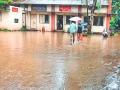 Pune rain news : पोस्ट ऑफिसमध्ये बोटीने जायचे काय? नागरिकांचा सवाल  - Marathi News | Pune rain news Should I go to the post office by boat? Citizens question | Latest pune News at Lokmat.com