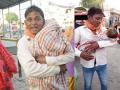 Baby girl died : रुग्णालय गाठण्यासाठी बाप वणवण फिरला; ऑक्सिजन अभावी चिमुकलीनं बापाच्या कुशीत रस्त्यातच जीव सोडला - Marathi News | Baby girl died : UP news a baby girl died in her father lap inmuzaffarnagar and see photos | Latest national News at Lokmat.com