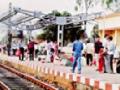 सौंदड रेल्वेस्थानकावर प्रवासी रखरखत्या उन्हात - Marathi News | Traveling resident at the Saundh railway station | Latest gondia News at Lokmat.com