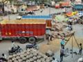 अमरावती कृषी उत्पन्न बाजार समितीमधील वर्दळ मंदावली - Marathi News | Amravati Agricultural Produce Market Committee | Latest amravati News at Lokmat.com