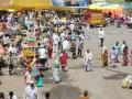 बसस्थानकामध्ये भरतो बाजार - Marathi News | The market is full of buses | Latest maharashtra News at Lokmat.com