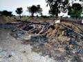 गोठा जाळल्याने अडीच लाखाचे नुकसान - Marathi News | Burning of the granite damages two and a half lakhs | Latest buldhana News at Lokmat.com