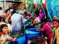 धारूर शहरामध्ये खाजगी टँकरने पाणी - Marathi News | Water from private tanker in Dharur city | Latest chhatrapati-sambhajinagar News at Lokmat.com