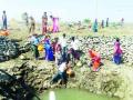 घोटभर पाण्यासाठी ग्रामस्थांची मात्र पायपीट - Marathi News | Only the foothills of the villagers are for water | Latest chhatrapati-sambhajinagar News at Lokmat.com