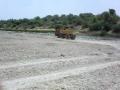 पूर्णा नदीपात्रात जेसीबीने रेतीचा उपसा - Marathi News | JCB leases pothole in Purna river bed | Latest maharashtra News at Lokmat.com