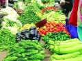 पालेभाज्यांची आवक ४० टक्क्यांनी घटली - Marathi News | Vegetable arrivals dropped by 40 percent | Latest nashik News at Lokmat.com