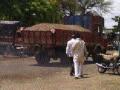 उघड्या वाळू वाहतुकीमुळे नागरिक त्रस्त; अपघातही वाढले - Marathi News | Civil strife caused by open sand traffic; Accidents also increased | Latest chhatrapati-sambhajinagar News at Lokmat.com