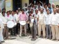 स्टेट बँकेच्या दारात ‘डफडे बजाओ’ आंदोलन - Marathi News | 'Dafde Bajao' movement at State Bank's doorstep | Latest buldhana News at Lokmat.com
