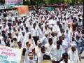 कारखान्यावर धडकला ऊस उत्पादकांचा मोर्चा - Marathi News | Front row of sugarcane growers on the factory | Latest chhatrapati-sambhajinagar News at Lokmat.com