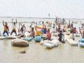 माजलगाव धरणात मच्छीमारांचे आंदोलन - Marathi News | Fishermen movement in Majalgaon dam | Latest chhatrapati-sambhajinagar News at Lokmat.com