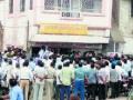 शेगावात रुग्णालयाची तोडफोड - Marathi News | Shagat hospital collapsed | Latest maharashtra News at Lokmat.com