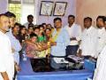 पाथरी आगारात विद्यार्थिनींची गांधीगिरी - Marathi News | Gandhinagar students of Pathri Agasta | Latest chhatrapati-sambhajinagar News at Lokmat.com