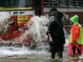 मुसळधार पावसाने जनजीवन विस्कळीत - Marathi News | Massive rain disrupts life span | Latest mumbai News at Lokmat.com