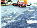 महामार्ग खड्डय़ांत - Marathi News | Highway potholes | Latest mumbai News at Lokmat.com