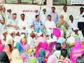 मोर्चा काढून निराधारांचा तहसीलसमोर ठिय्या - Marathi News | Take a march to the tahsil of the underprivileged | Latest chhatrapati-sambhajinagar News at Lokmat.com