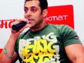 सलमानच्या ‘खास’ भेटीने तरुणाई भारावली - Marathi News | Salman's 'special' visits embraced the youth | Latest mumbai News at Lokmat.com
