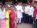 नगरपालिका कर्मचाऱ्यांचा घेराव - Marathi News | Co-ordination with municipal staff | Latest chhatrapati-sambhajinagar News at Lokmat.com