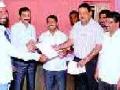 अंबाजोगाईत आरक्षण प्रमाणपत्रांचे वाटप - Marathi News | Distribution of Reservation Certificates in Ambujoge | Latest chhatrapati-sambhajinagar News at Lokmat.com