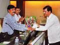 महसूल कर्मचाऱ्यांचा सत्कार - Marathi News | Revenue employees felicitate | Latest nashik News at Lokmat.com
