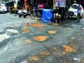 खड्डय़ांवरून पनवेलमध्ये रंगतेय बॅनरबाजी - Marathi News | Painted banners in Panvel from potholes | Latest maharashtra News at Lokmat.com