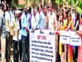 शुल्कवाढीविरोधात पालकांची निदर्शने - Marathi News | Parental demonstrations against the hike | Latest pune News at Lokmat.com