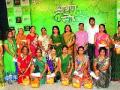 ‘पिंगा गं पोरी, पिंगा गं’च्या तालात रंगल्या सख्या - Marathi News | Pinga Gan Pori, Pinga Gan | Latest chhatrapati-sambhajinagar News at Lokmat.com