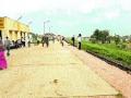 वर्दळीचे रेल्वेस्थानक समस्येच्या गर्तेत - Marathi News | Vardal railway station problem | Latest chhatrapati-sambhajinagar News at Lokmat.com
