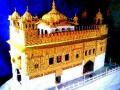 सिन्नरला साकारलय साडे तीन लाख मण्यांचे सुवर्ण मंदीर - Marathi News | Sinnar is the golden temple of 4.5 million beads of Sakarya | Latest nashik News at Lokmat.com