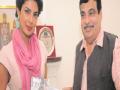 गडकरींशी प्रियंकाच्या मनसोक्त गप्पा! - Marathi News | Priyanka's passionate chat with Gadkari! | Latest national News at Lokmat.com