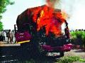 टेम्पो पेटविला... - Marathi News | Tempo blazed ... | Latest nashik News at Lokmat.com