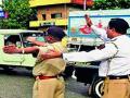 वाहतूक पोलीस तंदुरुस्त! - Marathi News | Traffic Police Fine! | Latest mumbai News at Lokmat.com