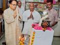 खादीच्या वस्त्रांवर सूट योजना : खा. विजय दर्डा यांच्या हस्ते गांधी जयंतीनिमित्त शुभारंभ - Marathi News | Suit scheme for khadi garments: eat Launch of Gandhi Jayanti celebrations at the hands of Vijay Darda | Latest nagpur News at Lokmat.com