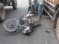 दुचाकीची ट्रक्टरला धडक, २ जखमी - Marathi News | Two wheelers hit two tractors, two injured | Latest buldhana News at Lokmat.com