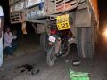 ट्रकवर मोटारसायकल आदळल्याने युवक ठार - Marathi News | Youth killed after driving motorbike on truck | Latest akola News at Lokmat.com