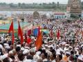पंढरपूरमधील अस्वच्छतेसाठी वारकरीच जबाबदार - हायकोर्ट - Marathi News | Warkaris responsible for dumping in Pandharpur - High Court | Latest maharashtra News at Lokmat.com
